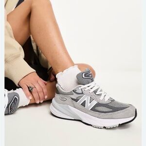 New Balance 990 V6 fuel cell running  Sneakers 5Y 
Women 6.5